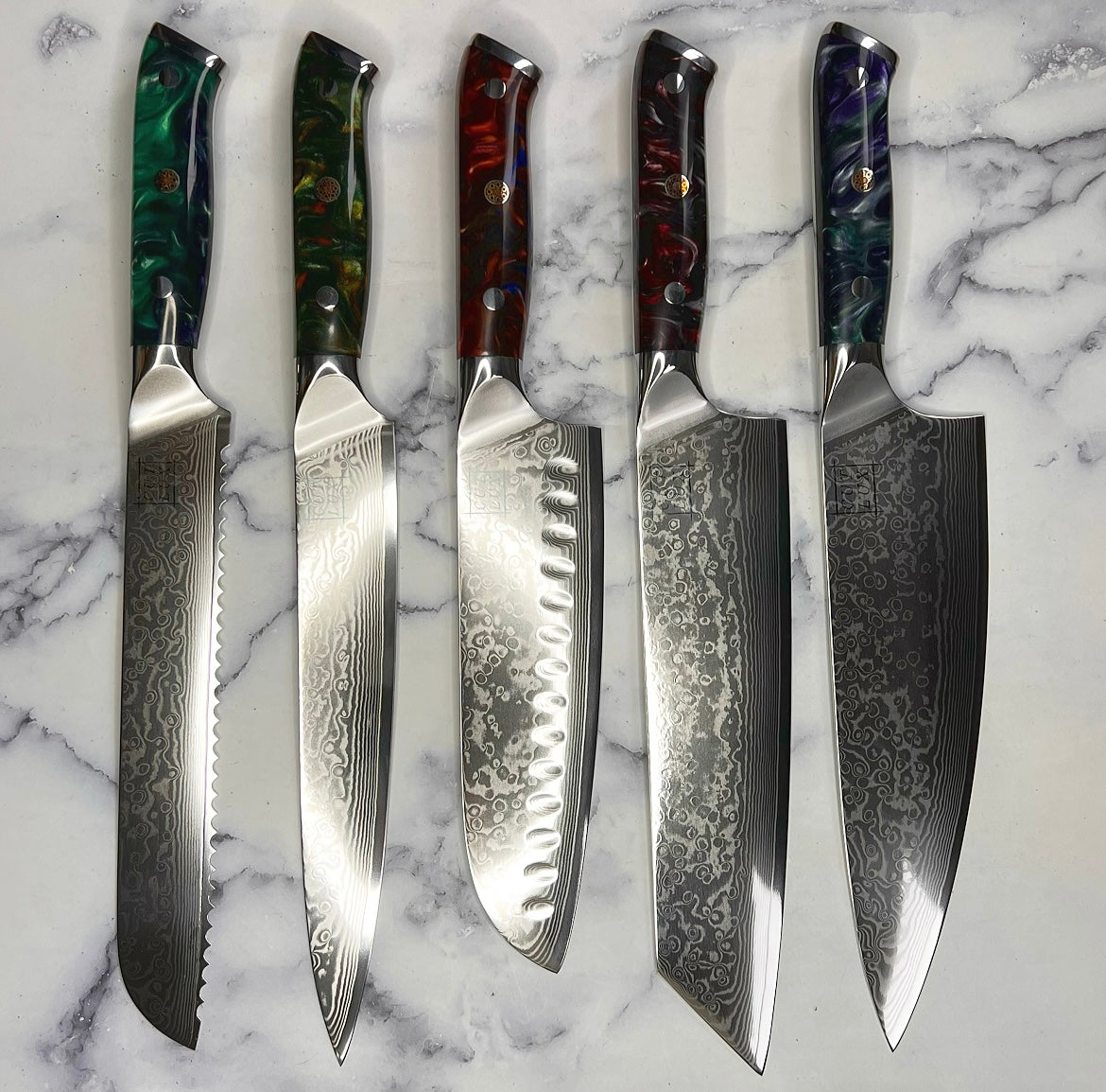 https://www.cutleryluxury.com/cdn/shop/products/damascus-chef-knife-set-5_1170x.jpg?v=1669144687